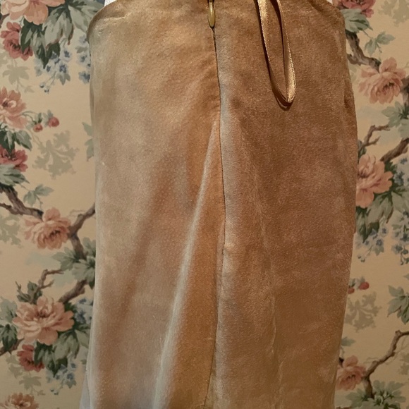 Vintage Ideology Suede Leather Skirt; Deep Beige W/Fitted Seams; Women's Size 8 - Picture 13 of 16